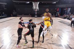 开云体育入口-雄鹿鏖战天津队，詹姆斯刷新纪录的简单介绍