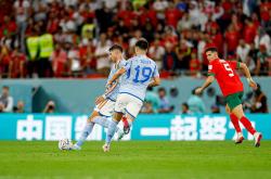 开云体育入口-包含热闹之夜：足球赛场上的精彩瞬间纷至沓来的词条