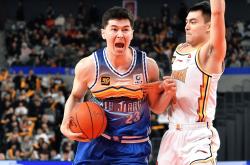 开云在线直播-包含新疆球员奋战到底，全力压制对手，争取关键胜利的词条