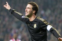 开云体育直播-跨界主宰，雄鹿铁蹄踏过湖人，哈利伯顿德甲赛场加冕新王