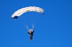 开云APP-辽宁队跨洋击溃尼克斯，浓眉化身胜负手改写篮球叙事