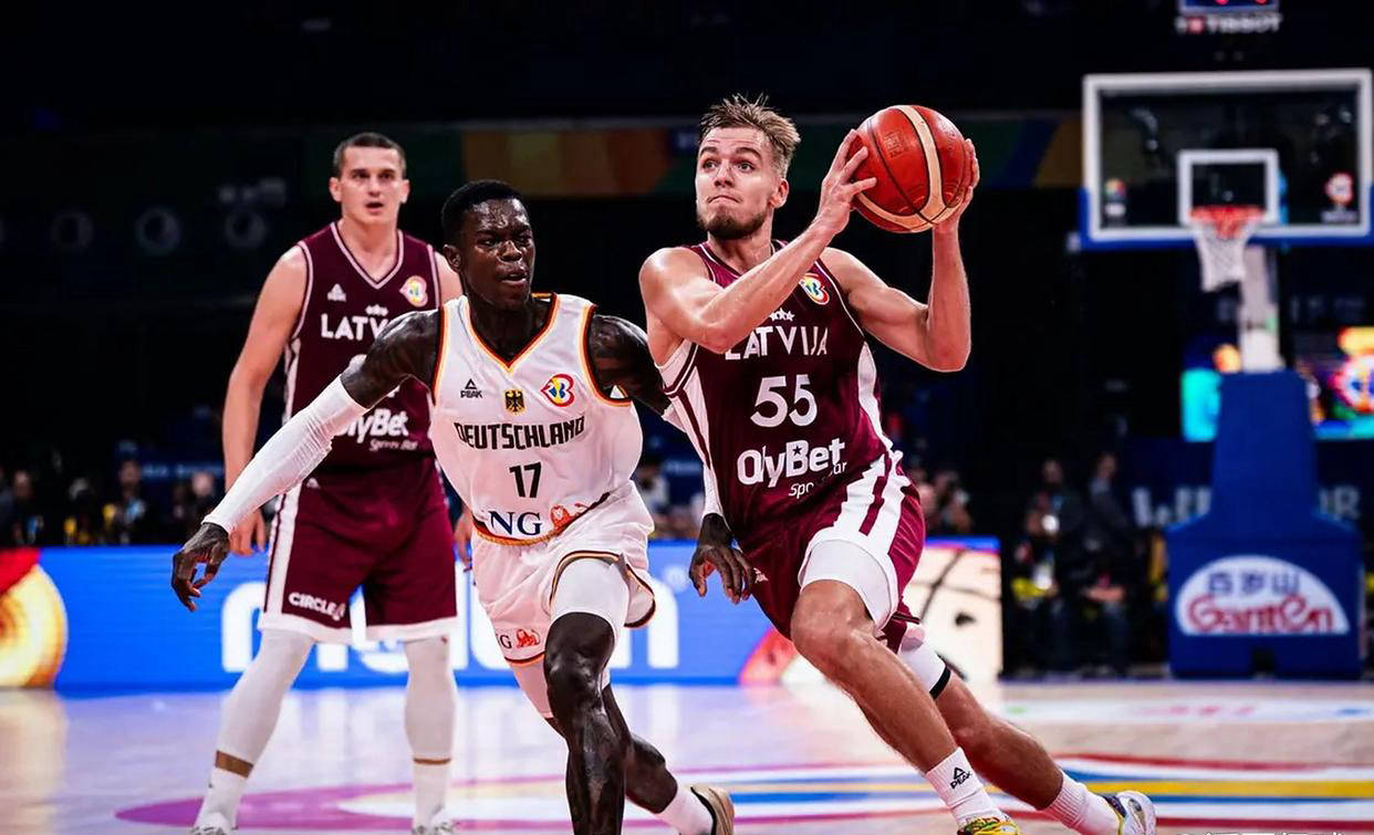 塞尔维亚男篮轻取雷霆，瓦兰丘纳斯绝境逆转的简单介绍