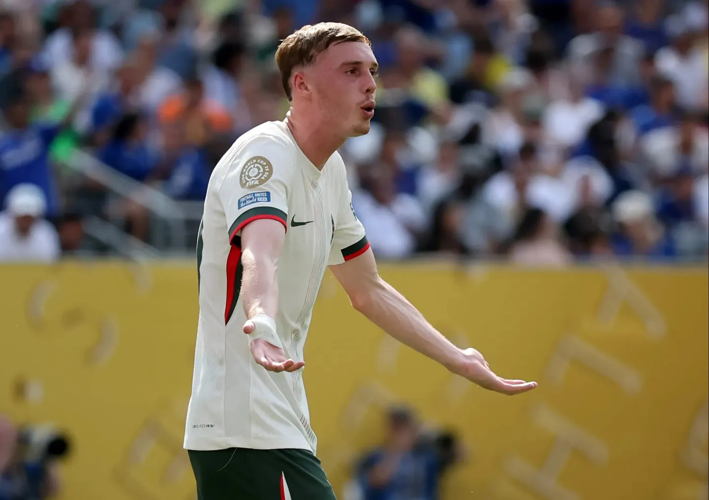 包含切尔西险胜莱比锡红牛，本泽马状态火热的词条