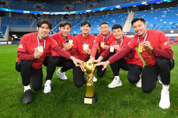 多特蒙德队在国内足球赛中取得重要胜利