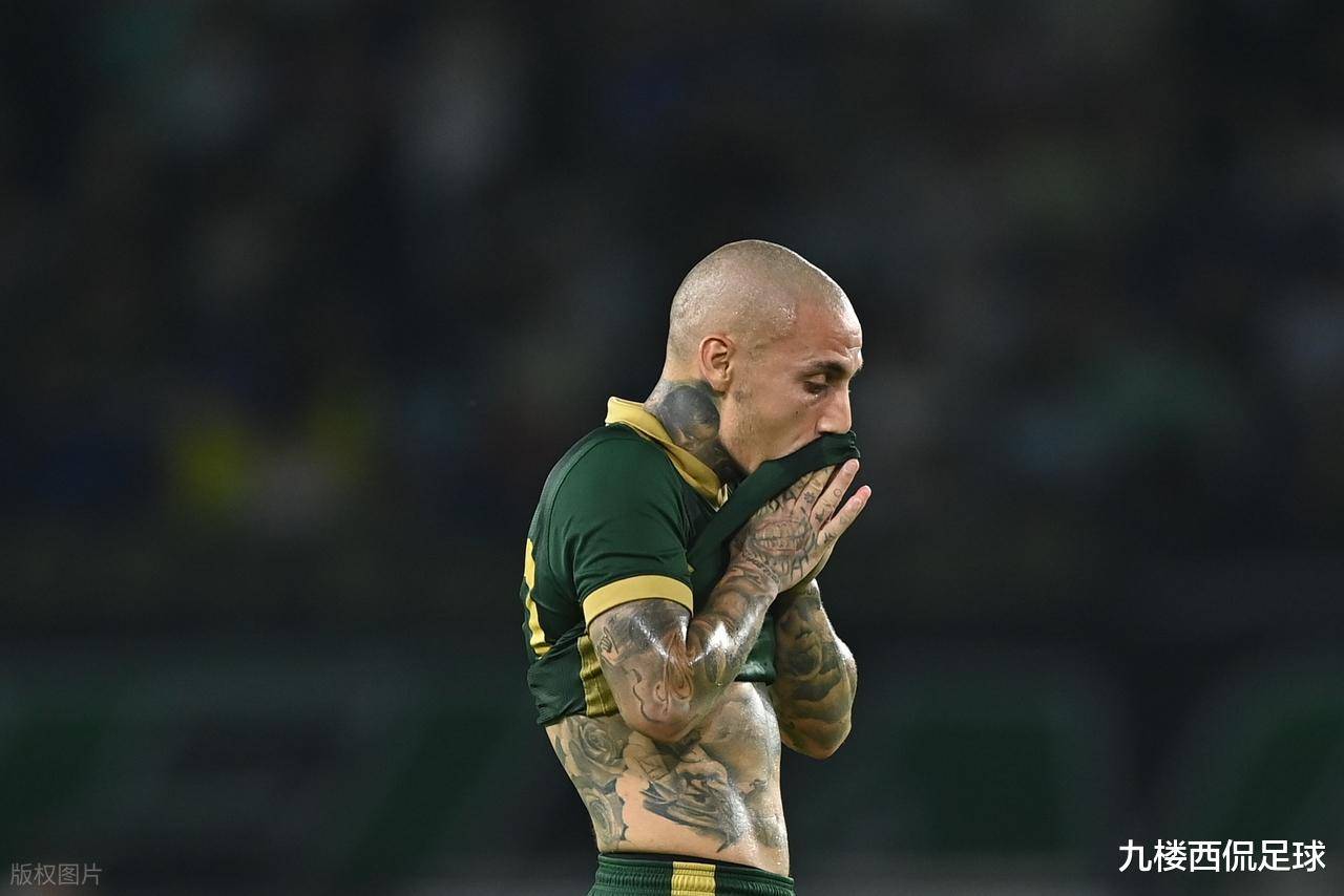 包含澳大利亚足球队引进外援，提升水平的词条