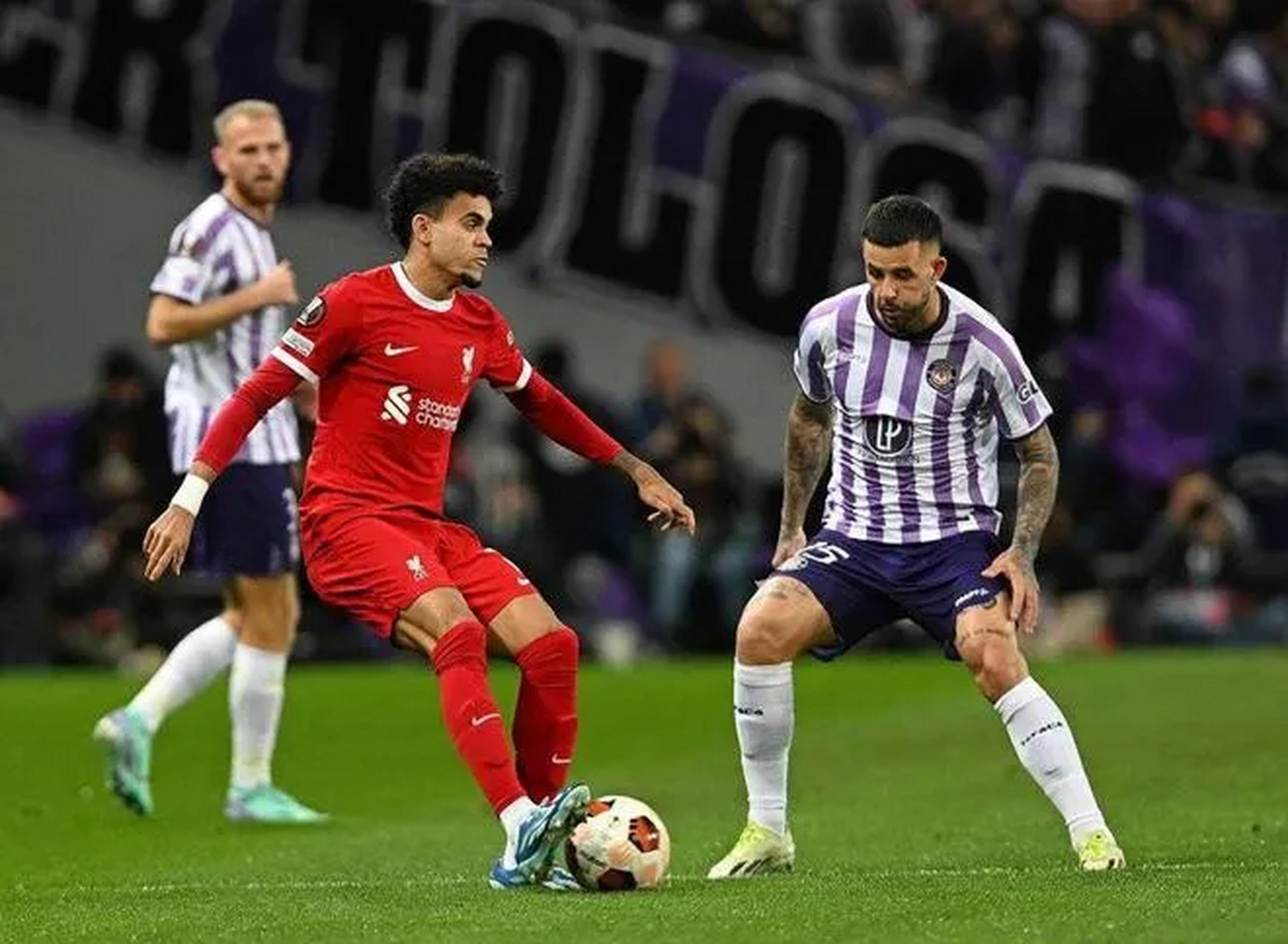 图卢兹俱乐部在法国联赛中迎来胜利 图卢兹俱乐部在法国联赛中迎来胜利