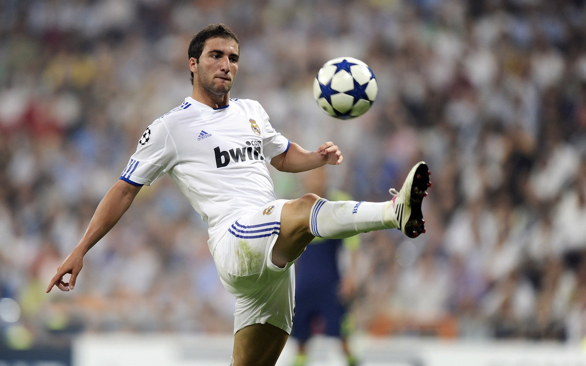 赛道与绿茵的共振,当弗拉霍维奇在摩纳哥锁死胜利