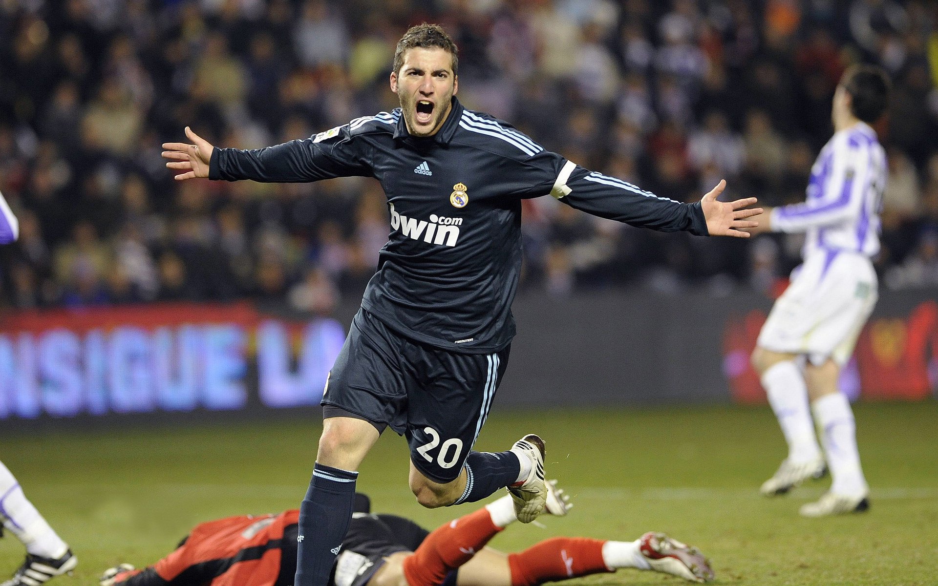 迪马利亚存在感拉满，当尼日利亚对阵日本，一场跨越大陆的足球对话