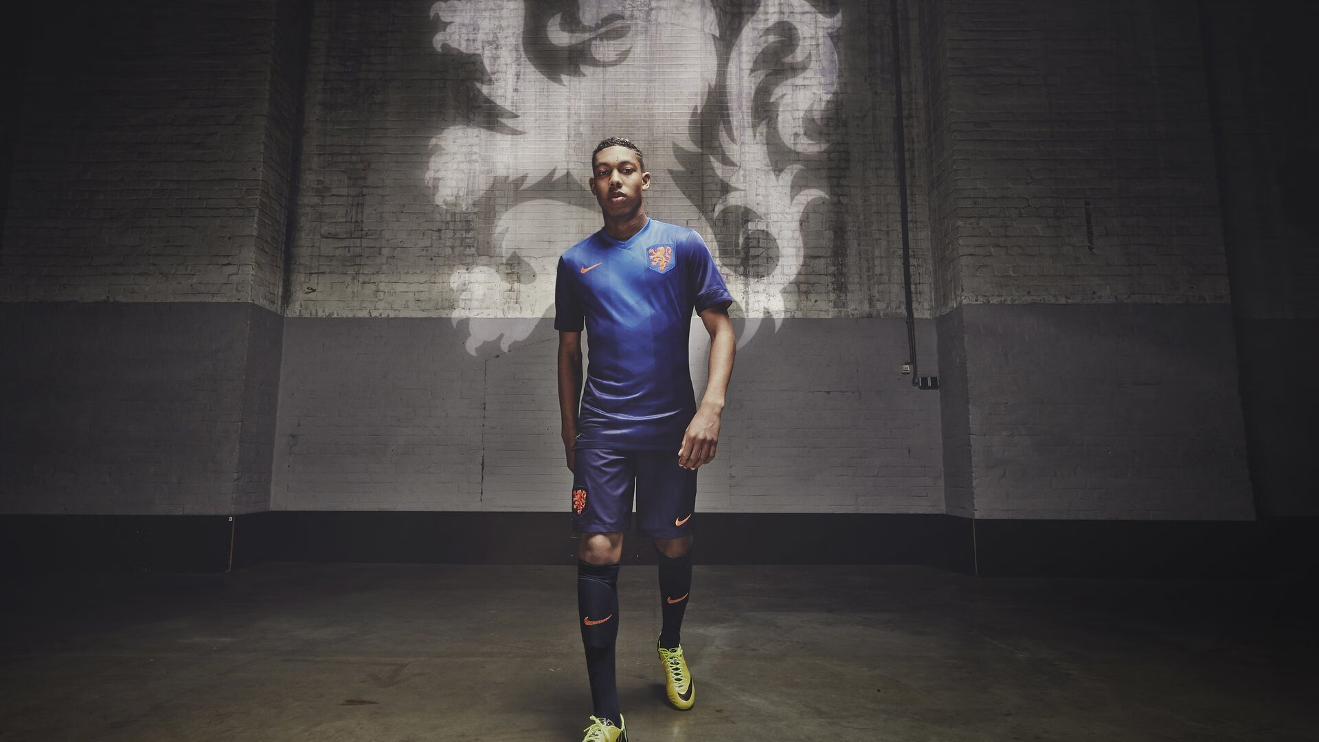 红黑风暴席卷伊比利亚，弗拉霍维奇一锤定音，AC米兰客场擒下葡萄牙