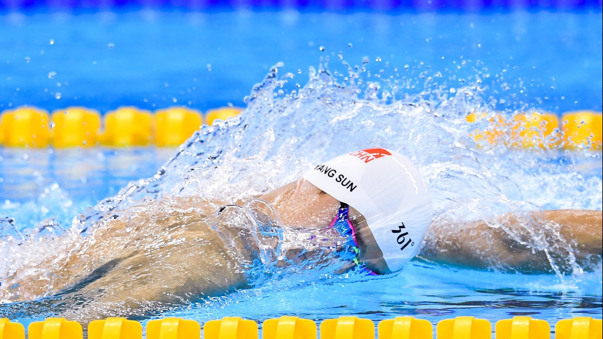 绿茵场上的双重奏鸣，格列兹曼无争议封王，佛罗伦萨奇迹掀翻突尼斯