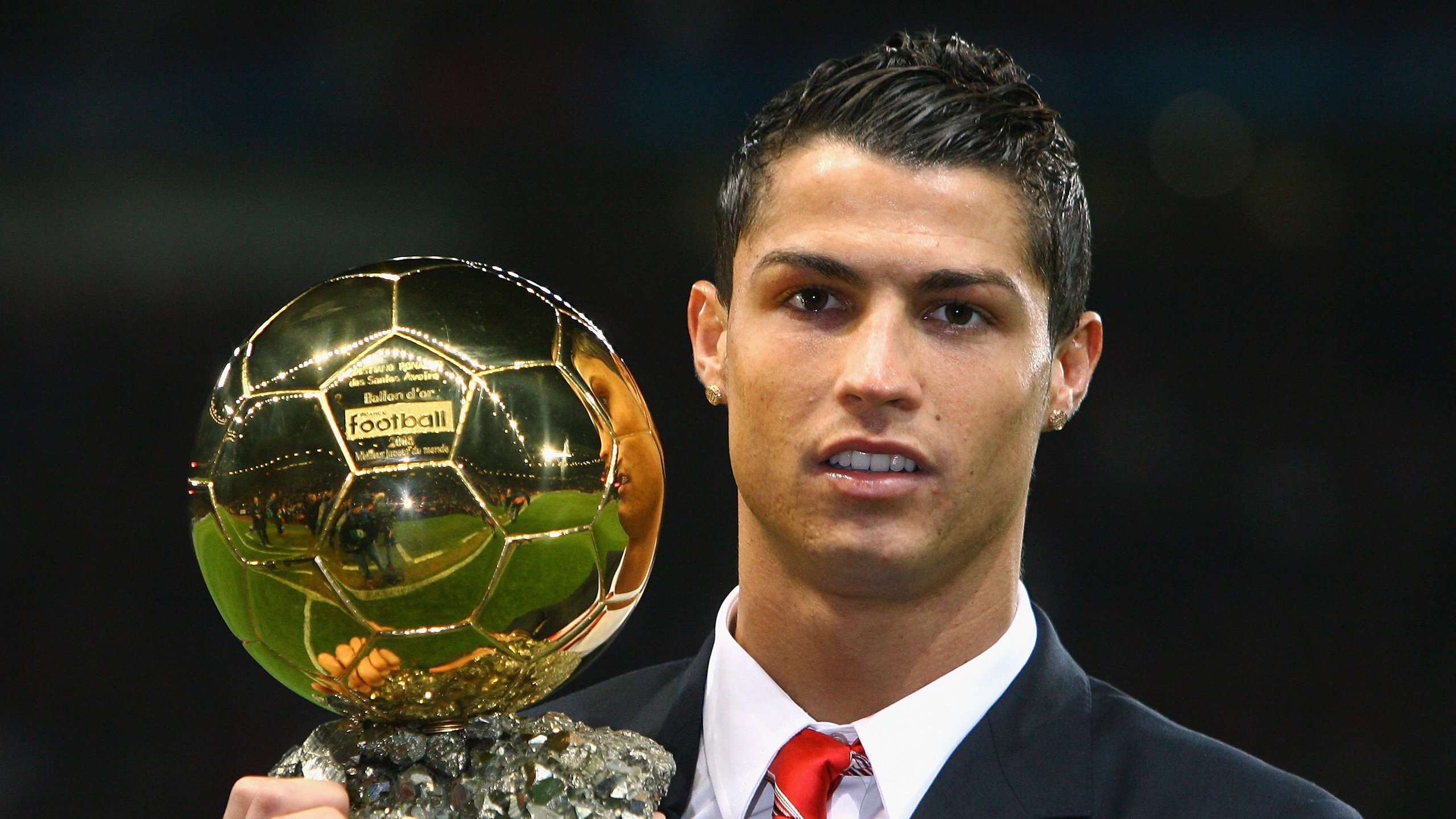 阿什拉夫统治级数据引爆全场,波兰战术碾压日本展现足球智慧