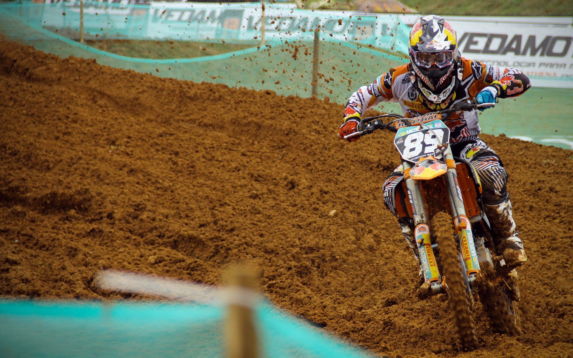 赛道上的冰与火，F1年度争冠之夜与拉文的跨界启示